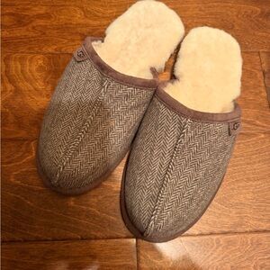 UGG Tan Herringbone Scuff Slippers with Cream Lining New 10